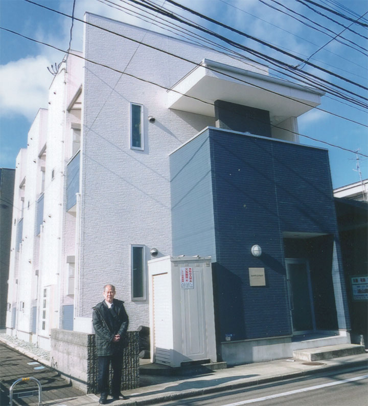 昔住んでた家はなく、今はマンションに