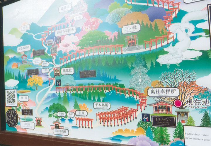 山の頂上まで続く千本鳥居