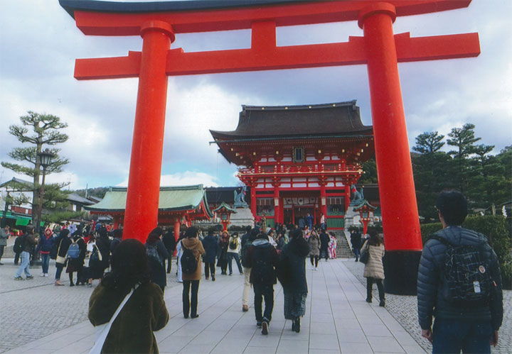 伏見稲荷の正面です