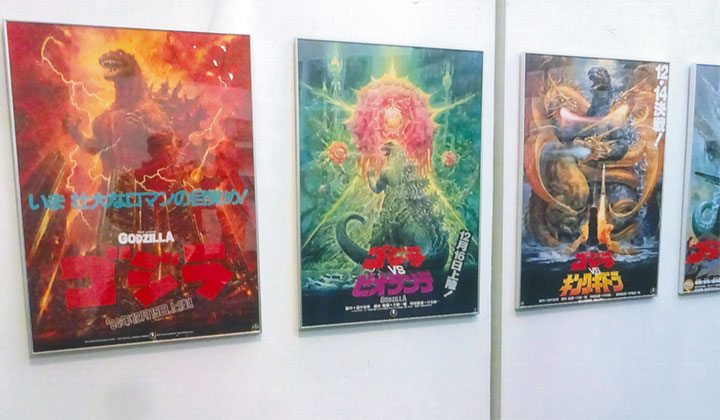 ゴジラも描いてます