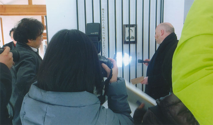 説明する青眼館長