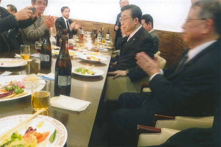 懇親会で