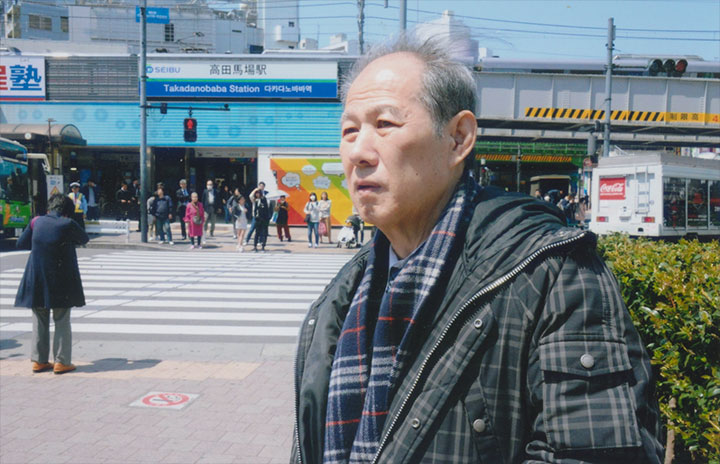 高田馬場の駅前で