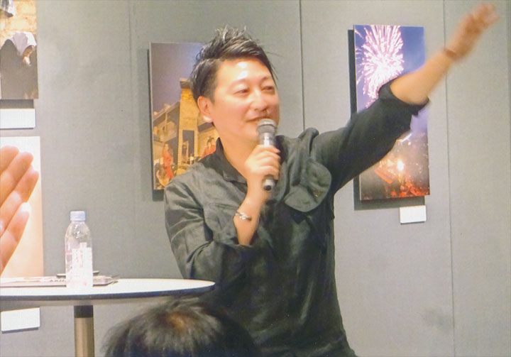 堀潤さんが司会です