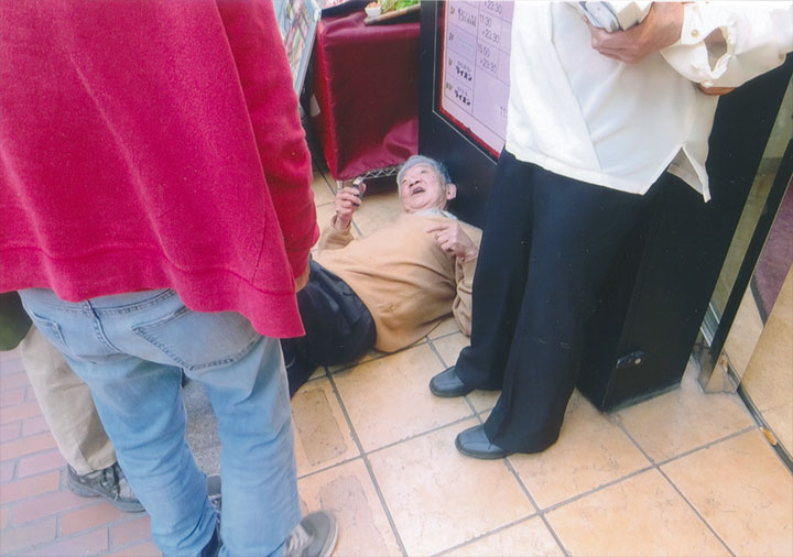 玄関で寝ちゃった小野田さん