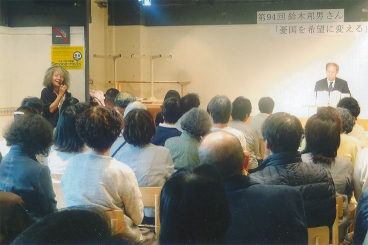 （左から）司会の落合さん