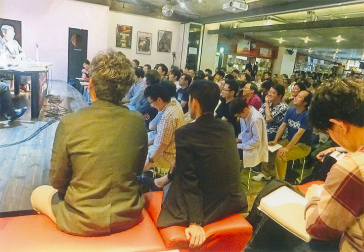 超満員のロフト９