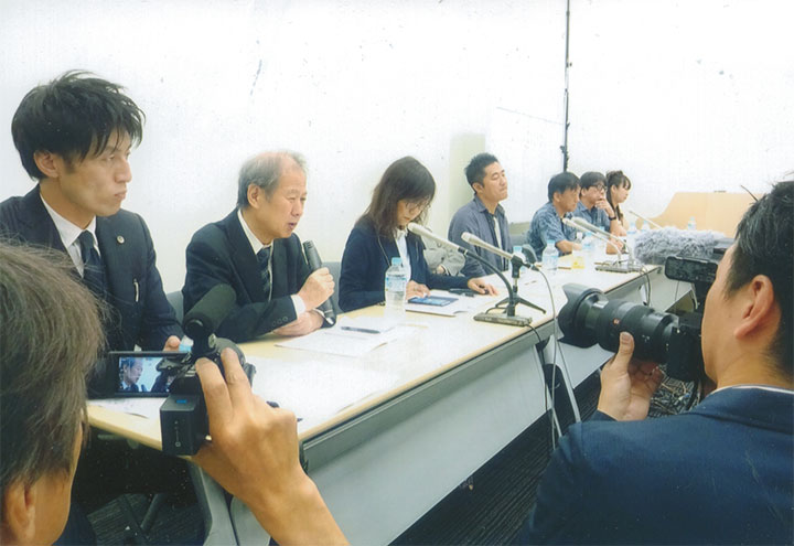 6/4（月）。参議院会館で会見