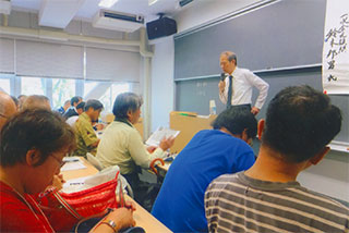 大学生以外の人も多かったです