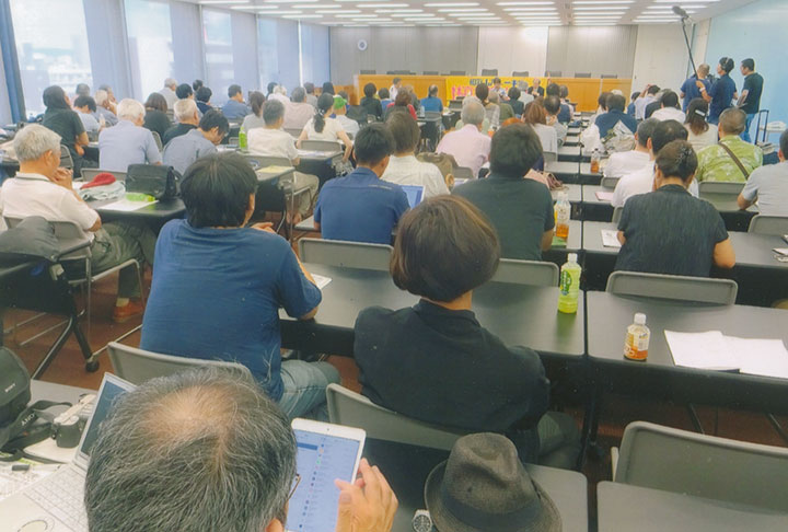 会場は満員でした