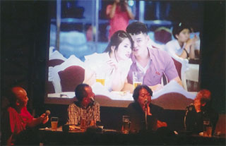 初沢さんの写真集を紹介してます