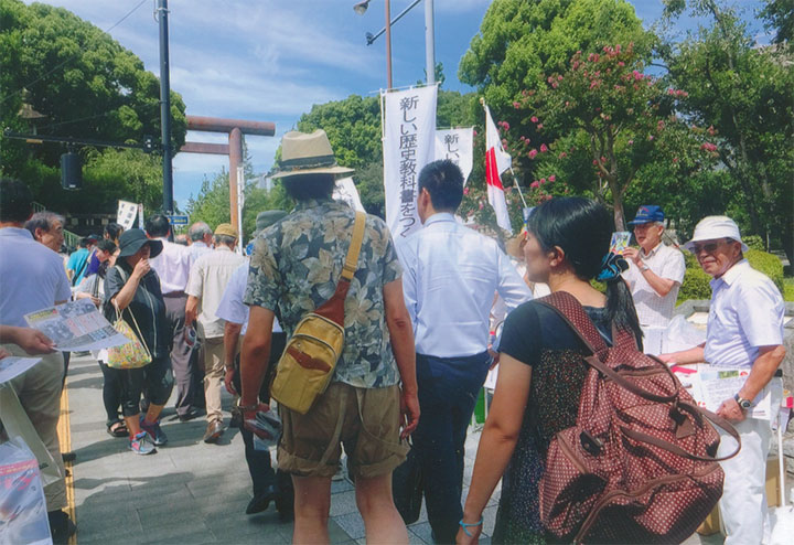 長い列が出来て、進めません