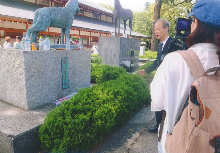「軍犬慰霊像」で