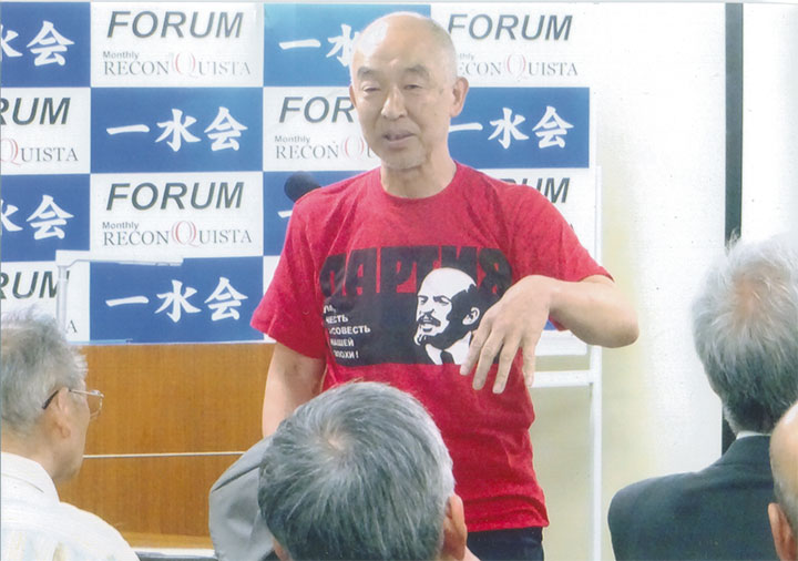 レーニンのTシャツを着た礼仁さん