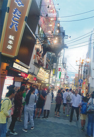 牛が吊り下げられてました