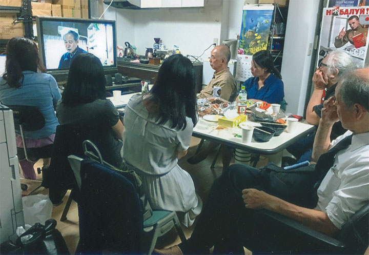 レーニンさんの事務所で、映画を観ました