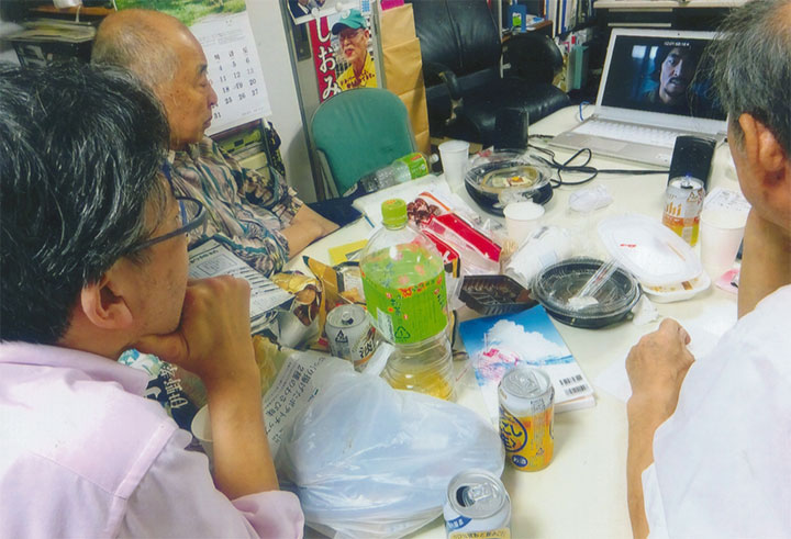 レーニン事務所で映画を観る