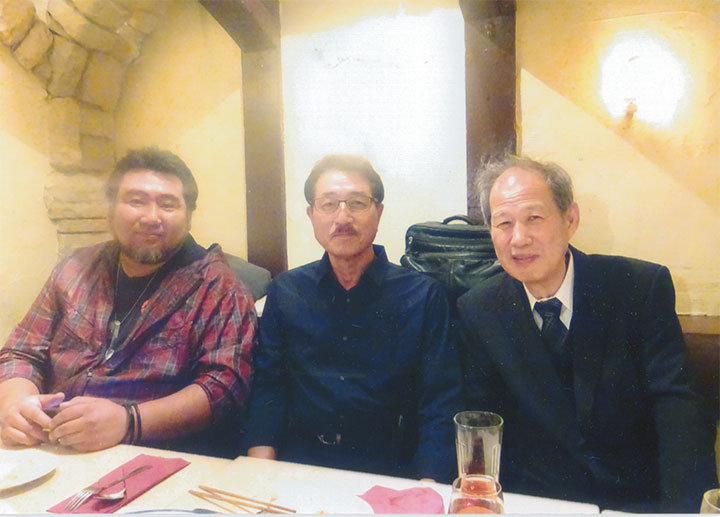 冨樫さん（中央）と