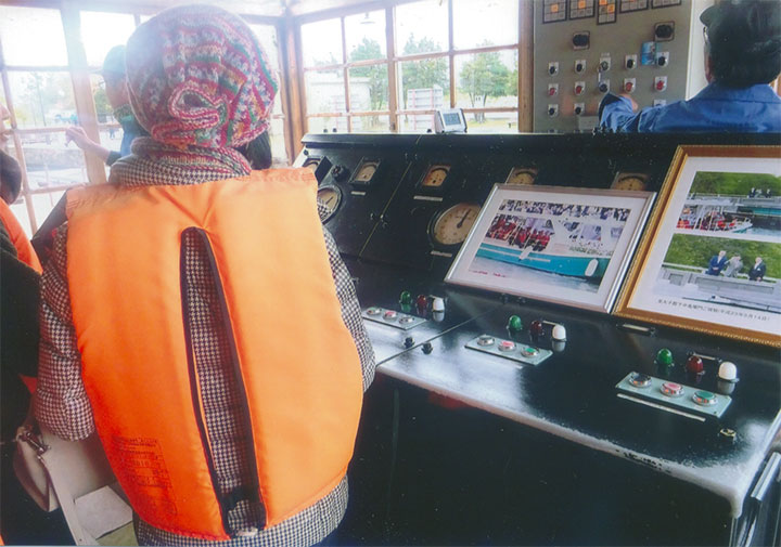 船のコントロールセンターで