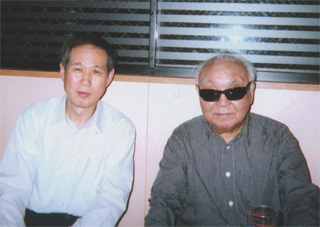 中島貞夫監督（右）と（4/18）