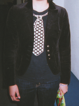 ネクタイ少女を撮りました