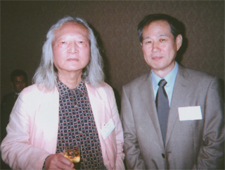 康芳夫さん（左）と。（5/27）