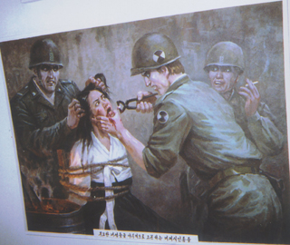 北朝鮮・信川博物館で""