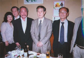 孫崎亨先生（右から２人目）と一緒に（一水会フォーラム6/15）