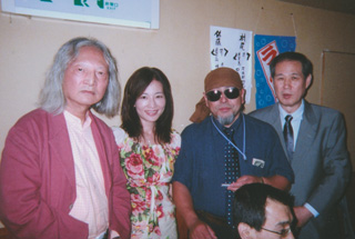 （左から）康芳夫さん、佐伯紅緒さん、藤本健二さん、鈴木（7/13）
