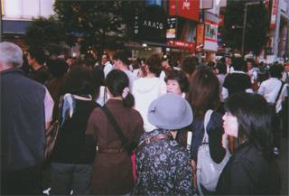 「仕掛人」は雑踏に紛れて去って行った