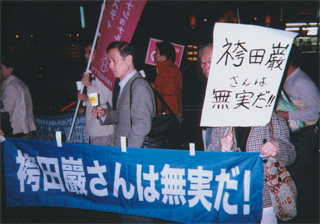 集会の後、死刑廃止を訴えるデモに参加した（10/10）