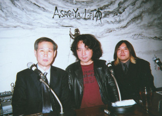 漫画家の山田玲司さん（中央）、ライターの佐藤博之さん（右）と（10/20）