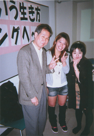 女子プロレスラー・大畠美咲さん（中央）と（10/18）