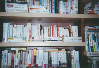 「愛国コーナー」には私の本も…