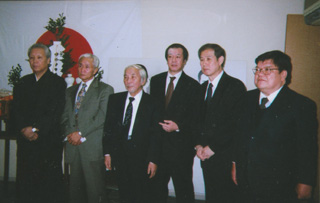 西部邁先生（中央）を囲んで（野分祭で）