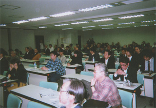 会場の「かでる27」は満員でした