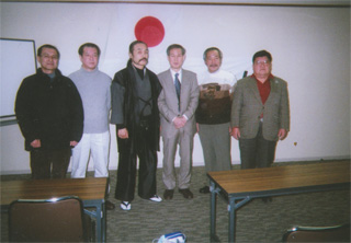 堀辺正史先生を囲んで（12/14・撮影:平早勉氏）