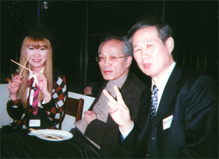 （左から）雨宮処凛さん、佐高信さん、鈴木邦男（12/25）