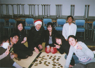 お正月のカルタとり