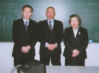 （左から）鈴木邦男、大口昭彦氏、布川玲子さん（12/21）
