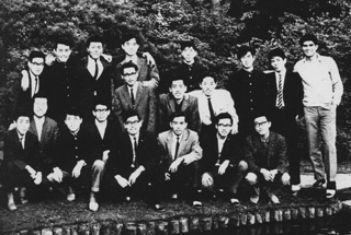 1967年度「早大政経卒業アルバム」より