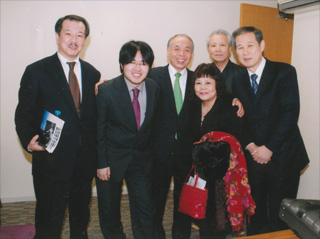 鈴木宗男さんを囲んで