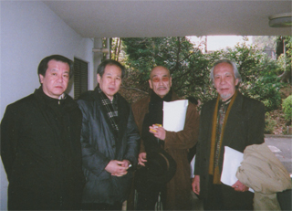 （左より）木村三浩氏、鈴木邦男、麿赤児さん、茅島さん