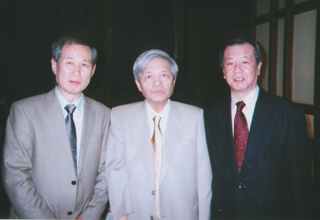 田原総一朗さん（中央）と