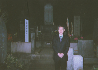 山岡鉄舟居士の墓で