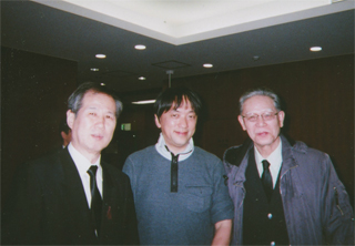 塩見孝也氏（右）の「生前葬」で宮台真司さん（中央）と（4/24）