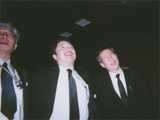 最後は皆で「インター」を歌った