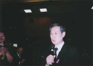 私は献杯の音頭を…