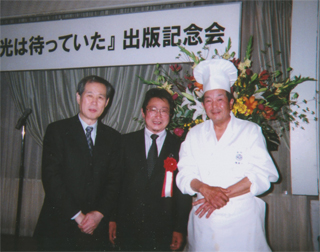 谷口貴康さん（中央）、陳さん（右）と（4/30）