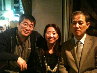 伊勢崎賢治さん、司会のマエキタミヤコさんと